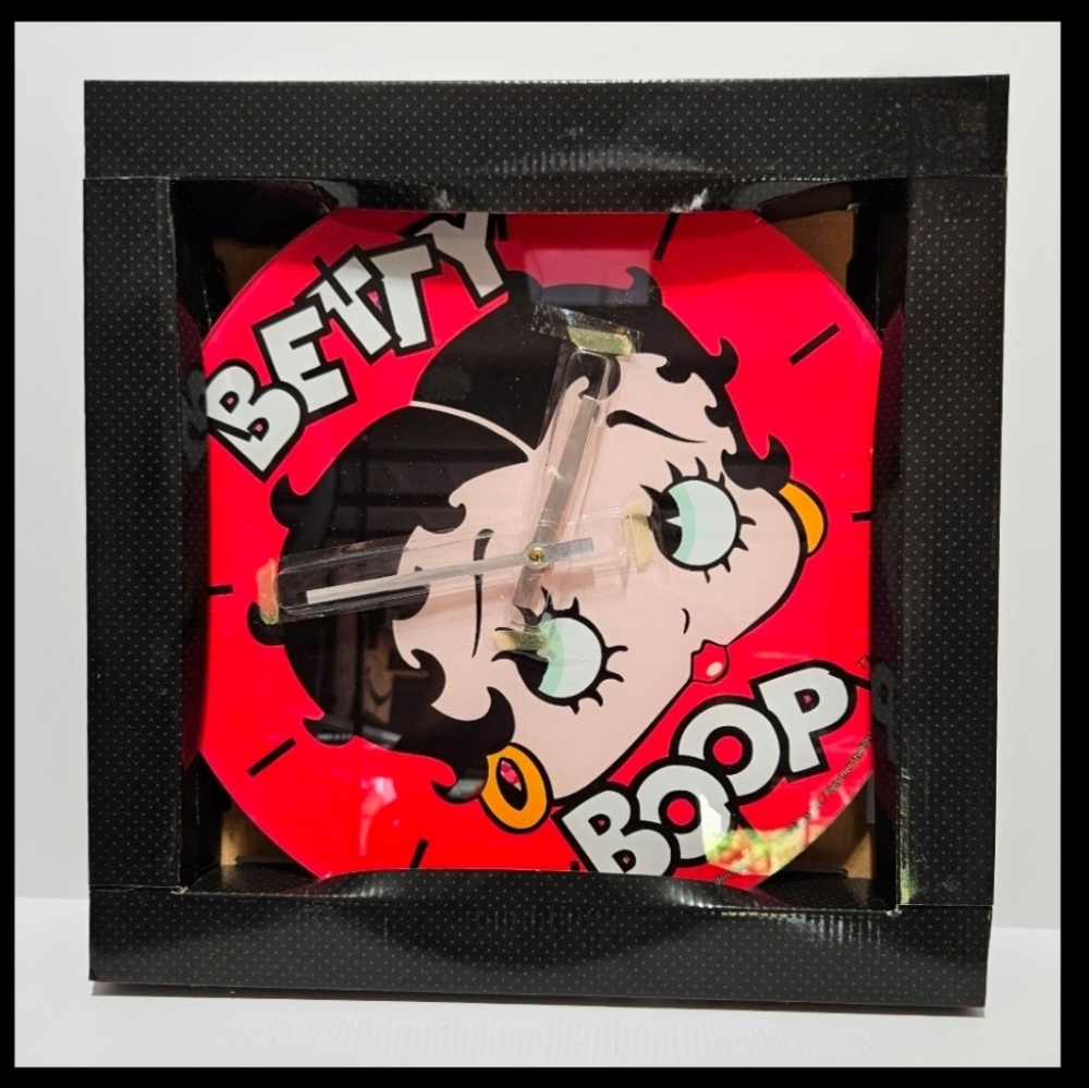 BETTY BOOP Large Round Glass Wall CLOCK TMD Holdings, 13 3/4" Red/Black 2014
